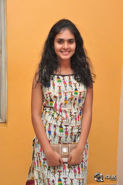 Sukriti-at-Kerintha-Movie-Premier-Show